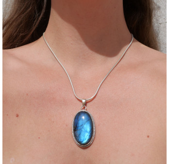 Gros pendentif ovale argent strié et pierre Labradorite