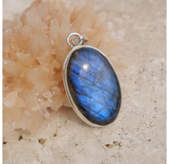 Pendentif ovale en argent et pierre Labradorite