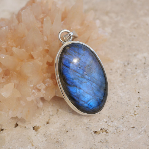 Pendentif ovale en argent et pierre Labradorite