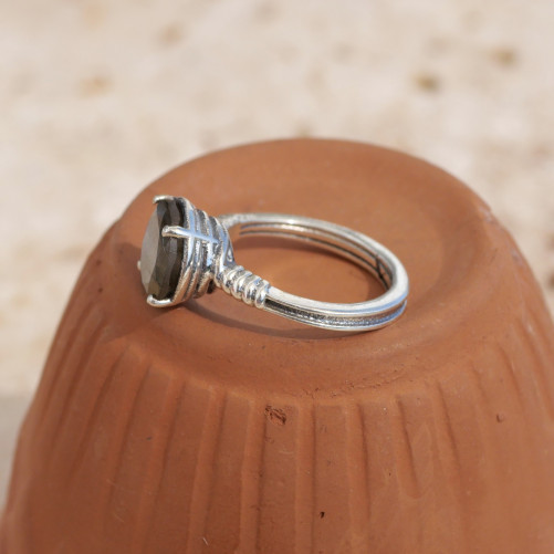 Bague argent pierre ronde facettée en Labradorite T51
