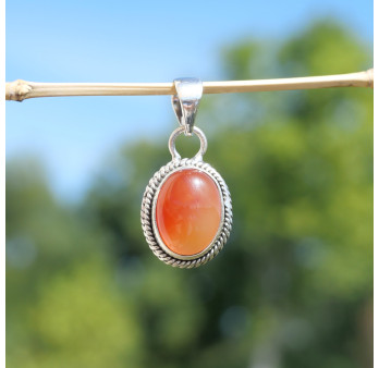 Pendentif ovale argent strié et pierre Cornaline