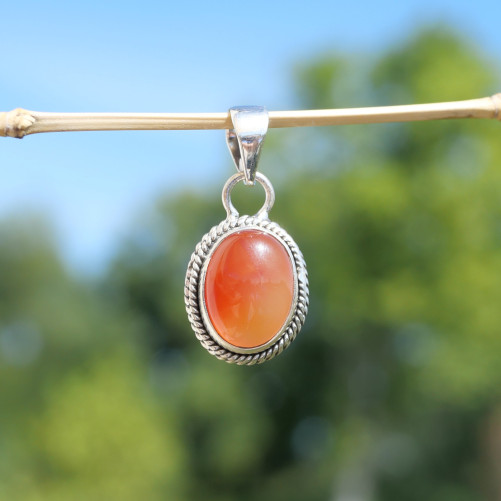 Pendentif ovale argent strié et pierre Cornaline