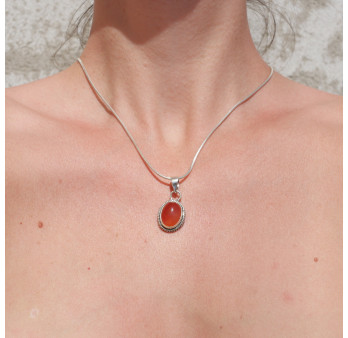Pendentif ovale argent strié et pierre Cornaline