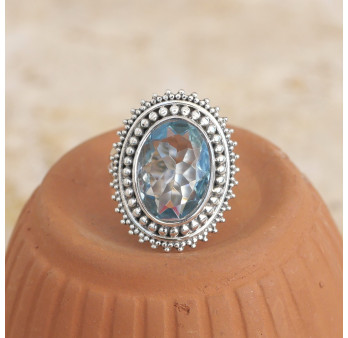 Bague en argent ciselé et pierre ovale Topaze bleue T51