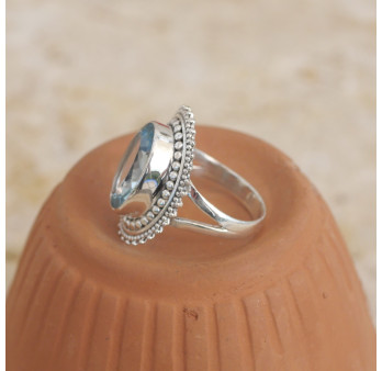 Bague en argent ciselé et pierre ovale Topaze bleue T51