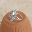 Bague en argent ciselé et pierre ovale Topaze bleue T51