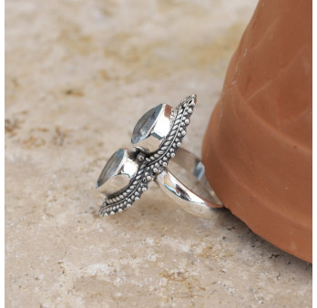 Longue bague 2 pierres Topaze bleue gouttes argent ciselé T56