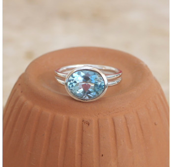 Bague fine argent ajouré et pierre Topaze bleue haute T53/58