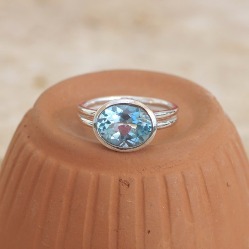 Bague fine argent ajouré et pierre Topaze bleue haute T53/58