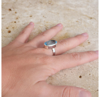 Bague oblongue grosse pierre Topaze bleue et argent T56
