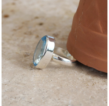 Bague oblongue grosse pierre Topaze bleue et argent T56