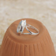 Bague en argent et pierre facettée goutte en Topaze bleue T51