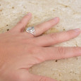 Bague en argent et pierre facettée goutte en Topaze bleue T51