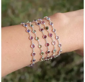 Bracelet fin argent et 14 petites pierres rondes Topaze bleue facettées