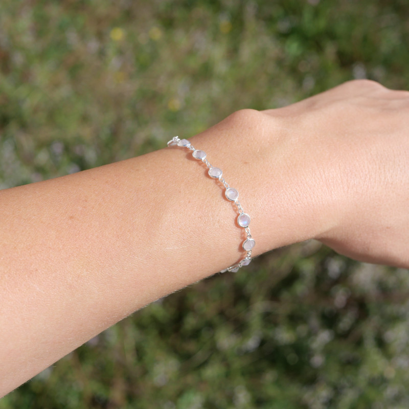 Bracelet fin argent et 14 petites pierres rondes Pierre de lune facettées