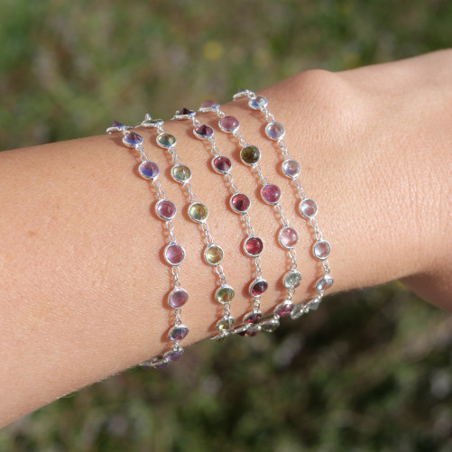 Bracelet fin argent et 14 petites pierres rondes Péridot facettées