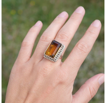 Grosse bague rectangulaire pierre Citrine et argent ciselé T56 réglable