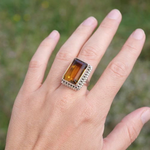 Grosse bague rectangulaire pierre Citrine et argent ciselé T56 réglable