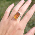 Grosse bague haute argent et pierre rectangulaire Citrine griffée T56 Grosse bague haute argent et pierre rectangulaire Citrine griffée T56