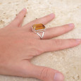 Grosse bague haute argent et pierre rectangulaire Citrine griffée T56 Grosse bague haute argent et pierre rectangulaire Citrine griffée T56