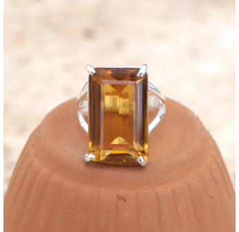 Grosse bague haute argent et pierre rectangulaire Citrine griffée T56