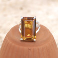 Grosse bague haute argent et pierre rectangulaire Citrine griffée T56 Grosse bague haute argent et pierre rectangulaire Citrine griffée T56