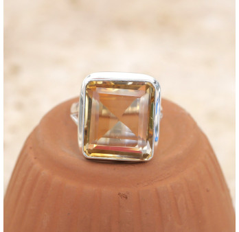 Bague rectangulaire en argent et Citrine facettée T59