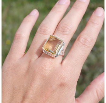 Bague rectangulaire en argent et Citrine facettée T59