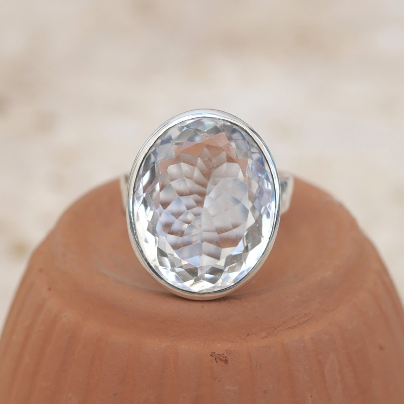 Bague haute ovale en Cristal de roche facettée et argent lisse T58