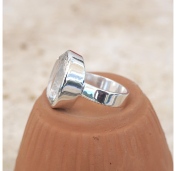 Bague haute ovale en Cristal de roche facettée et argent lisse T58