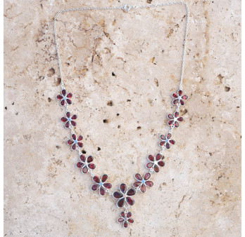 Collier fleurs en argent et pierres facettées en Grenat
