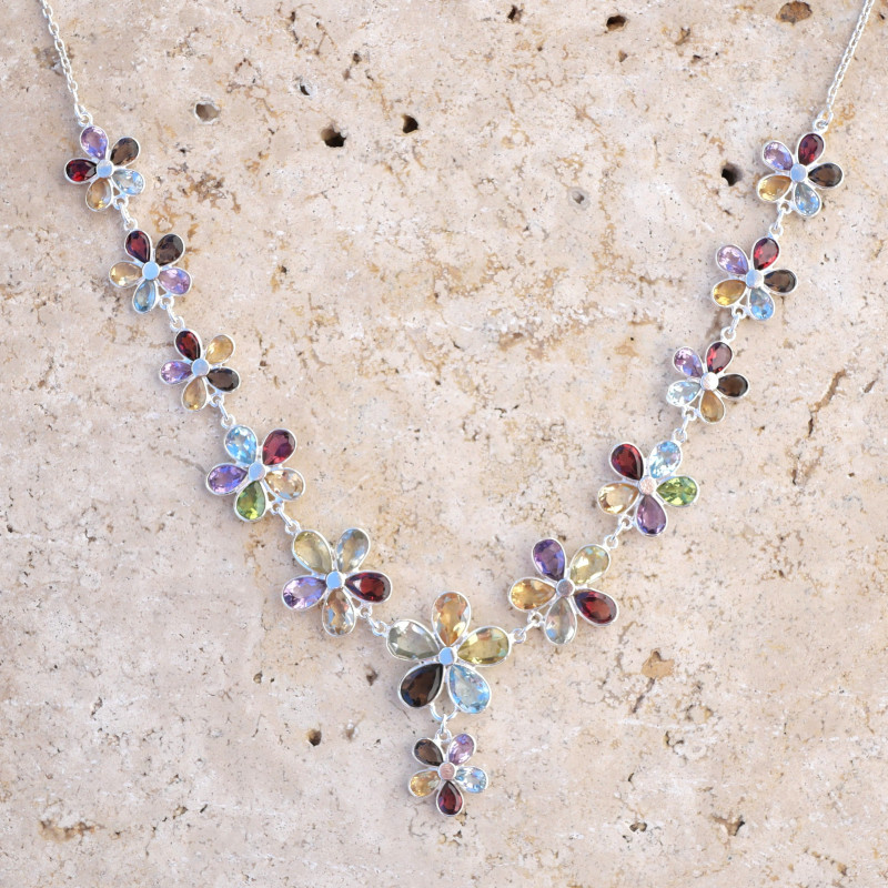 Collier fleurs en argent et pierres facettées multicolores