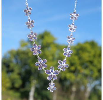Collier fleurs en argent et pierres facettées en Améthyste