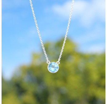Collier fin chaine argent et pierre ronde en Topaze bleue