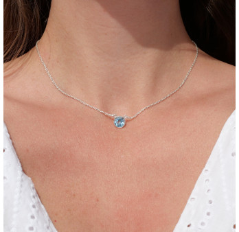 Collier fin chaine argent et pierre ronde en Topaze bleue