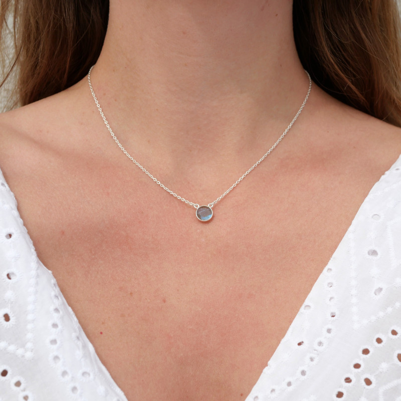 Collier fin chaine argent et pierre ronde en Labradorite