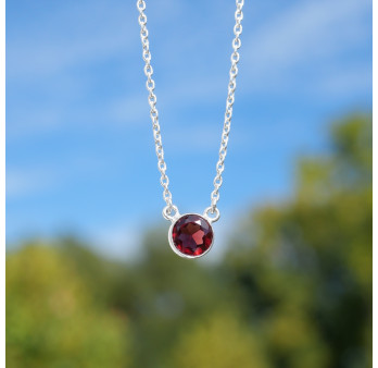 Collier fin chaine argent et pierre ronde en Grenat