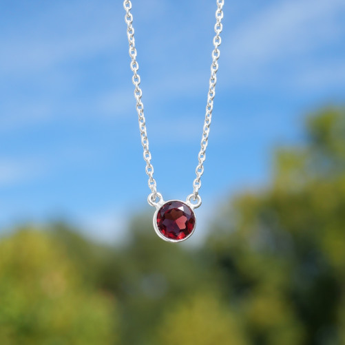 Collier fin chaine argent et pierre ronde en Grenat