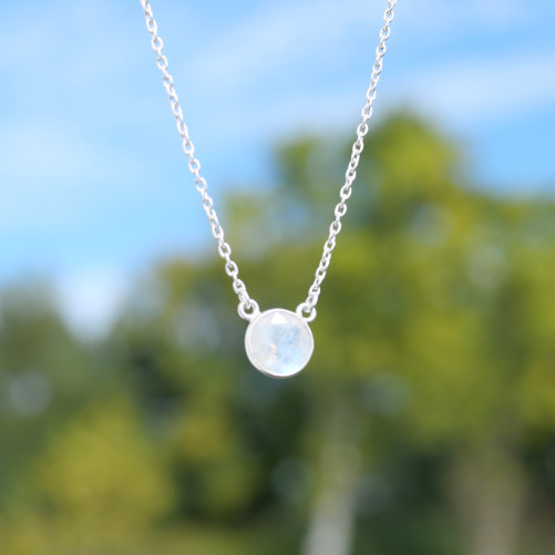Collier fin chaine argent et pierre ronde en Pierre de lune