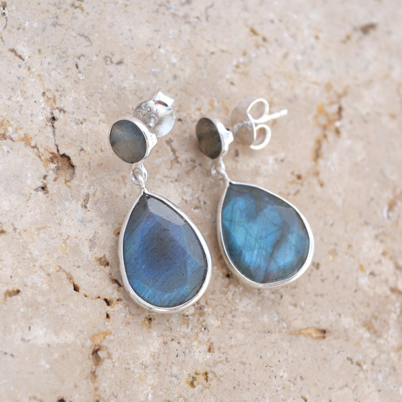Grandes boucles en argent et 2 pierres facettées en Labradorite