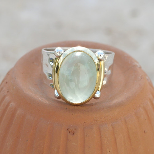 Bague argent martelé laiton doré pierre ovale en Prehnite T59