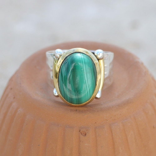 Bague argent martelé laiton doré pierre ovale en Malachite T53