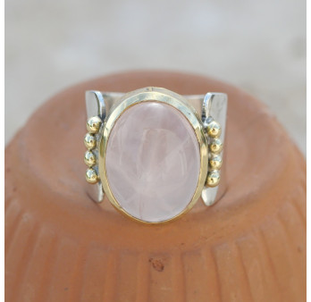 Bague large en pierre Quartz rose sur monture dorée en argent T54/57