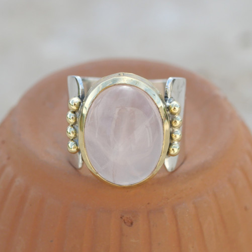 Bague large en pierre Quartz rose sur monture dorée en argent T54/57