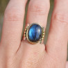 Bague large en pierre Labradorite sur monture dorée en argent T56