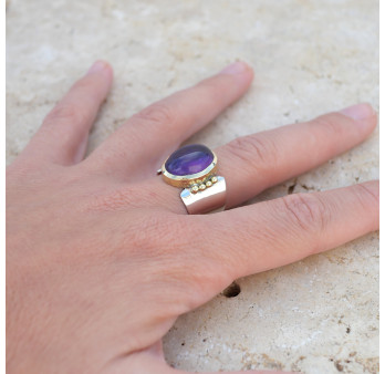 Bague large en pierre Améthyste sur monture dorée en argent T58
