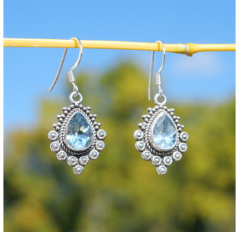 Boucles d'oreilles gouttes argent ciselé et Topaze bleue