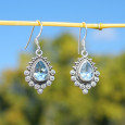 Boucles d'oreilles gouttes argent ciselé et Topaze bleue