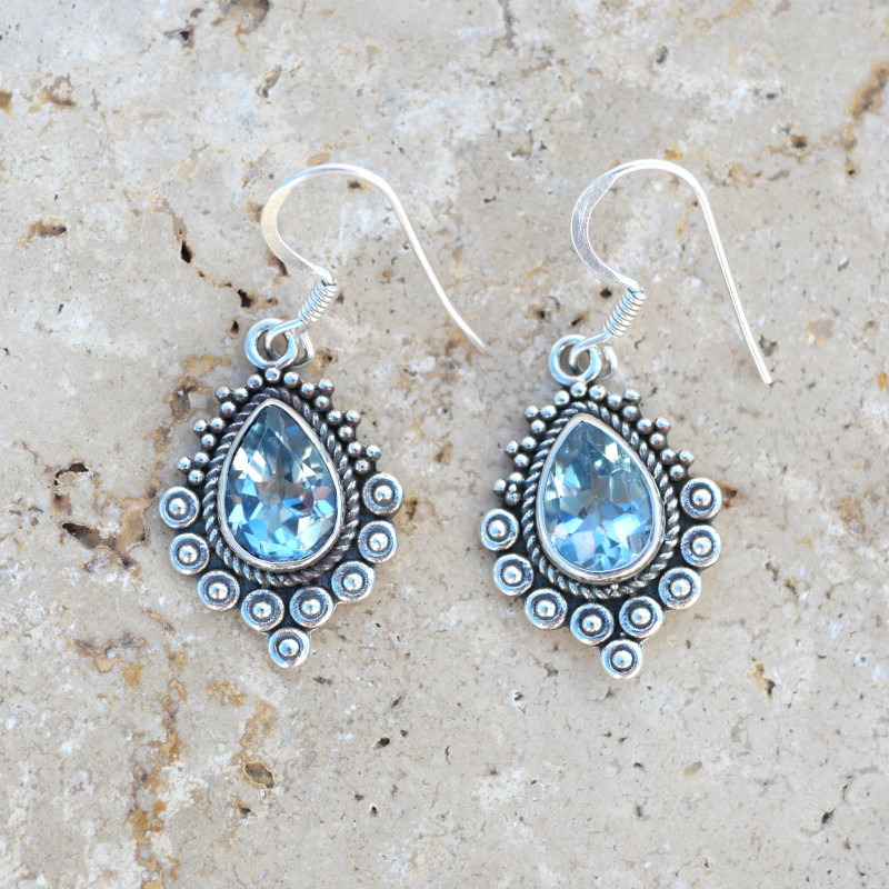 Boucles d'oreilles gouttes argent ciselé et Topaze bleue