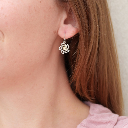 Petites boucles d'oreilles fleur argent et pierre Citrine